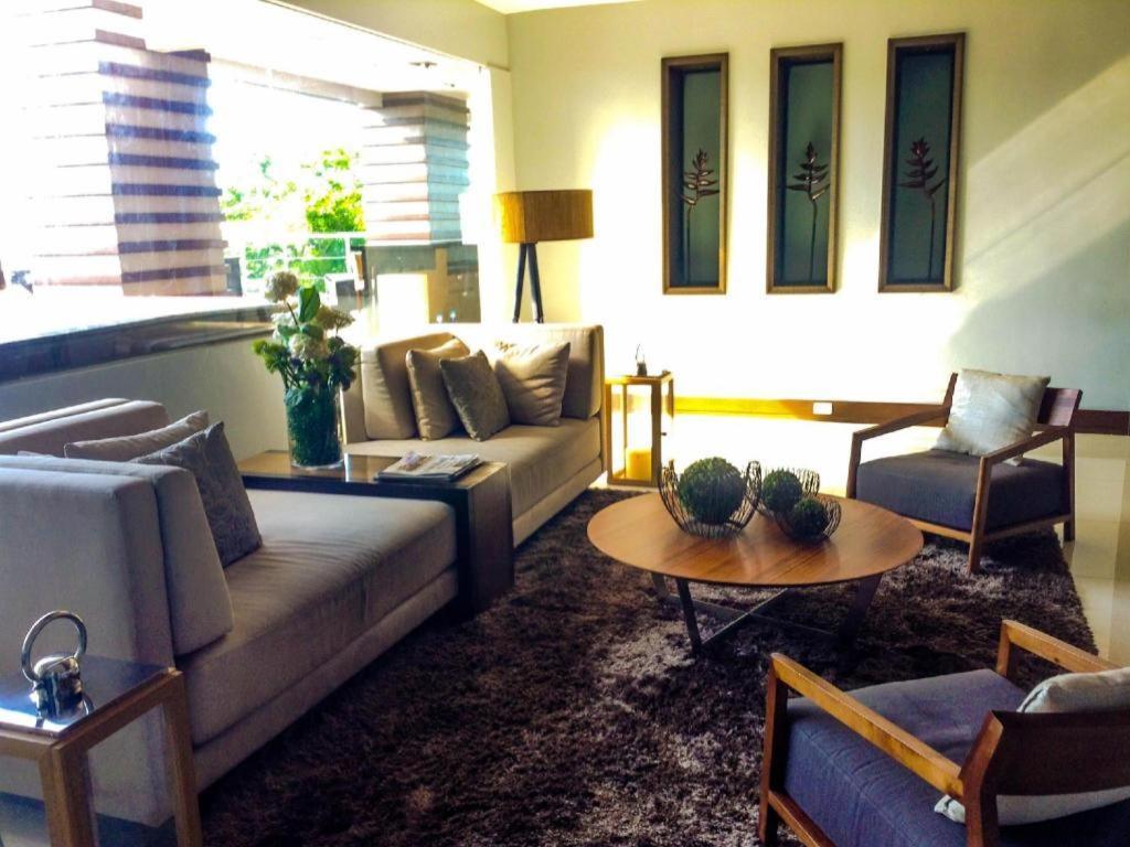 Avenue Suites Bacolod Esterno foto