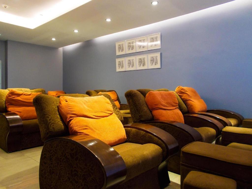 Avenue Suites Bacolod Esterno foto