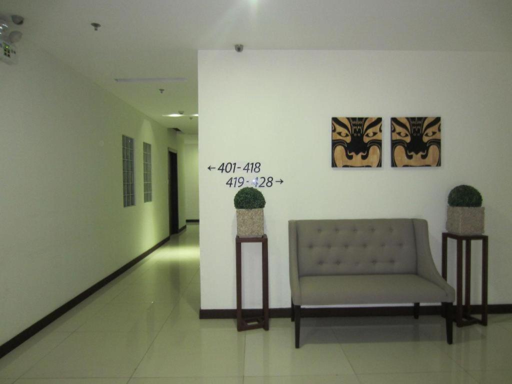 Avenue Suites Bacolod Esterno foto