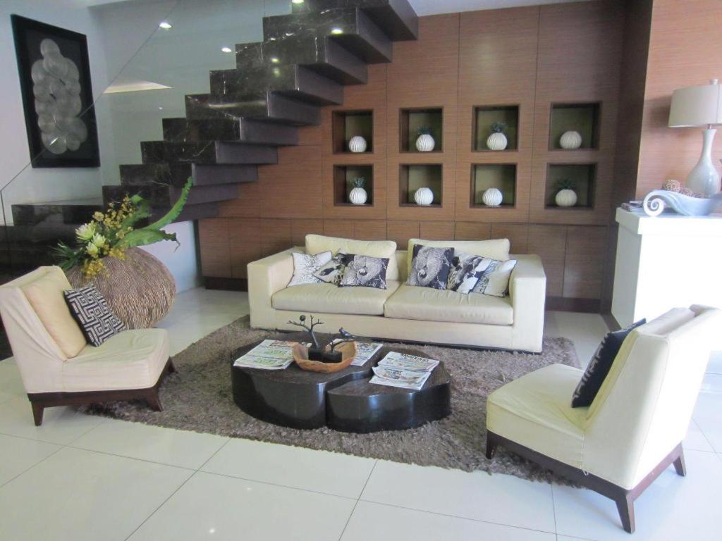 Avenue Suites Bacolod Esterno foto