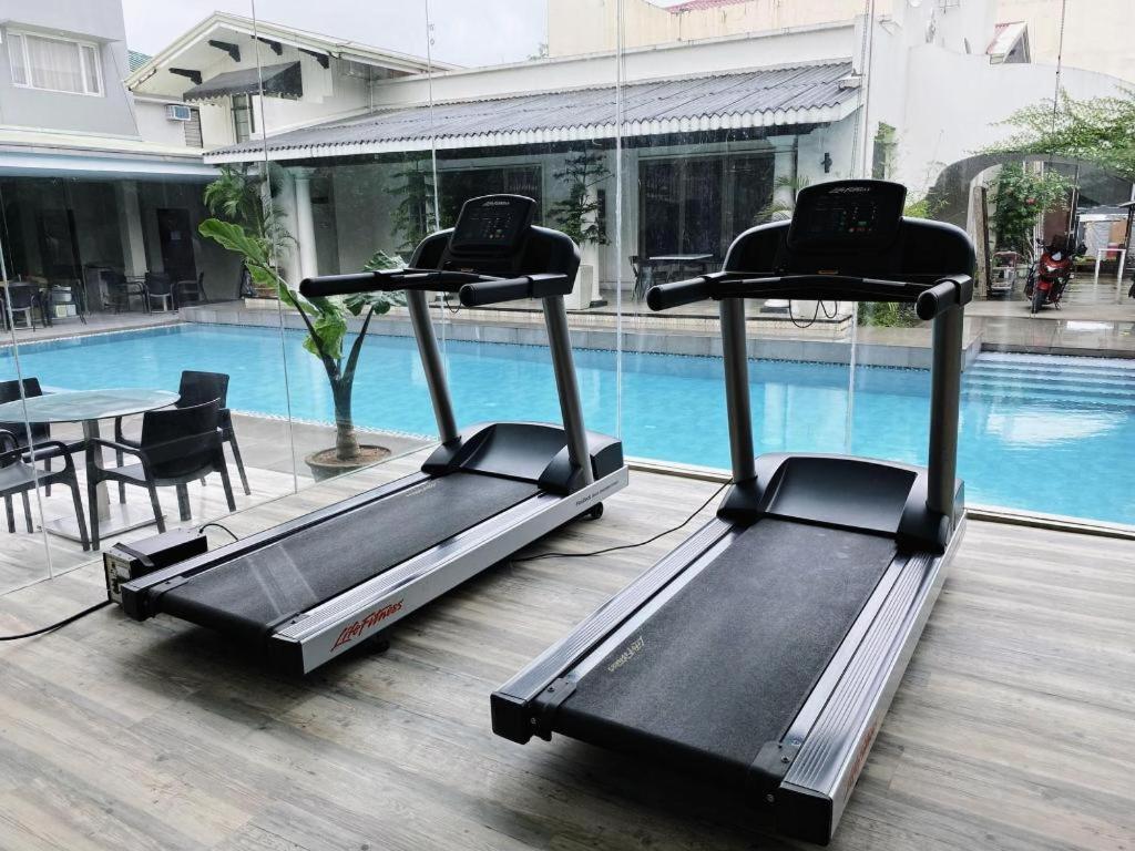 Avenue Suites Bacolod Esterno foto