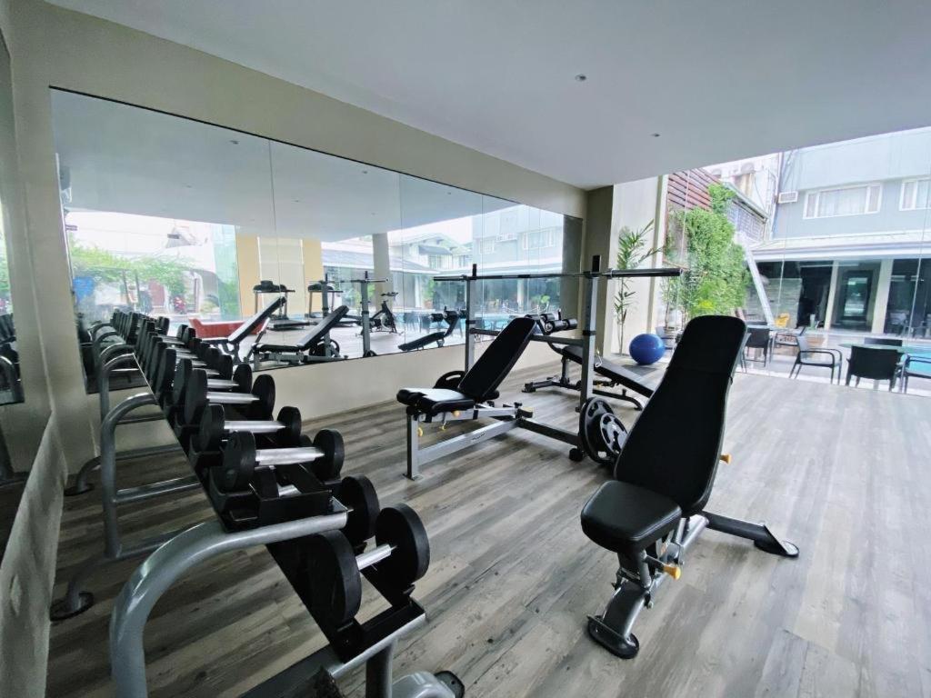 Avenue Suites Bacolod Esterno foto