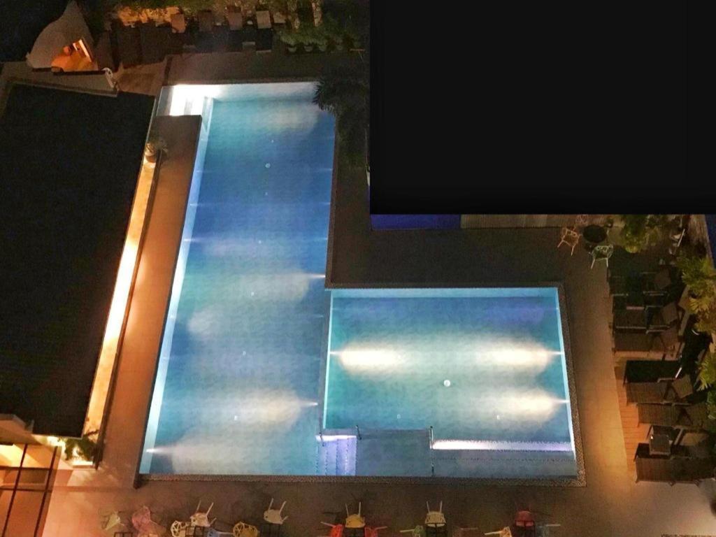 Avenue Suites Bacolod Esterno foto