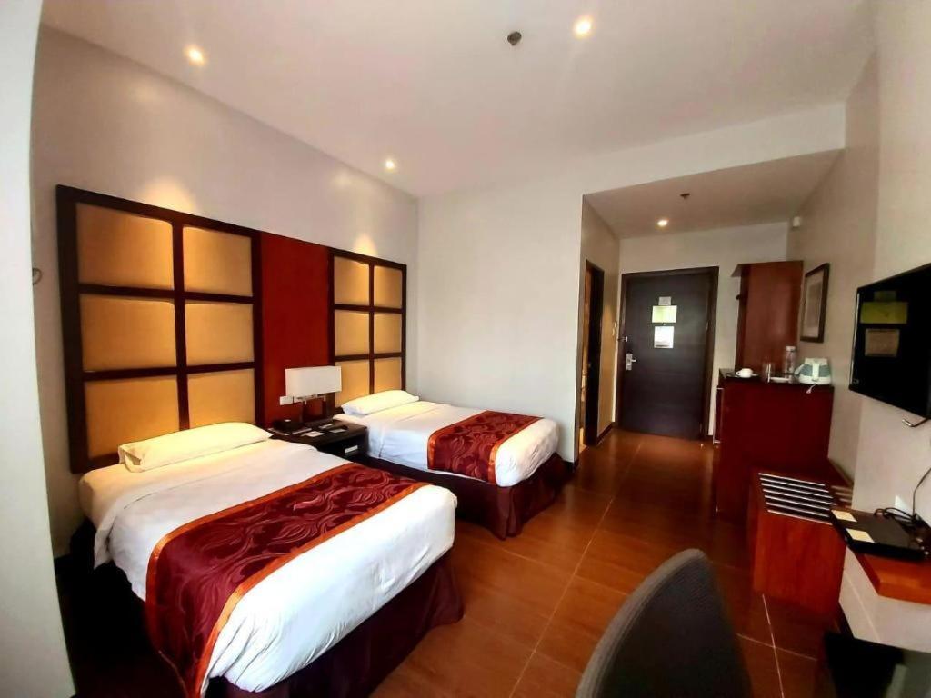 Avenue Suites Bacolod Esterno foto