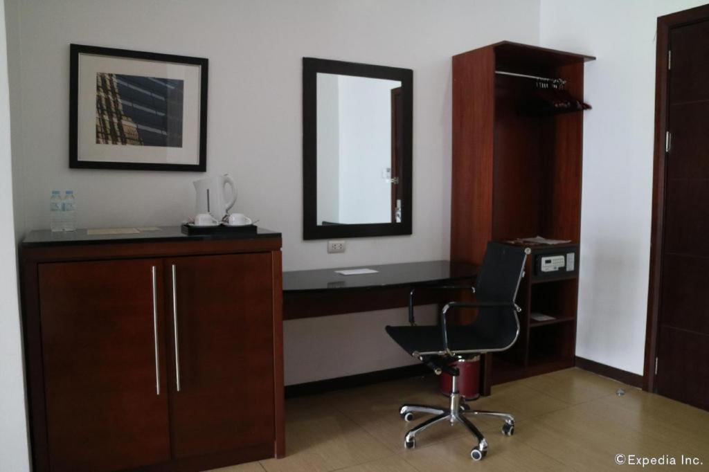 Avenue Suites Bacolod Esterno foto