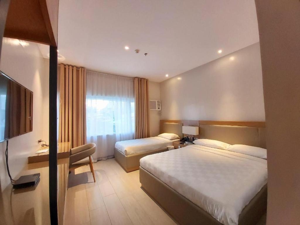 Avenue Suites Bacolod Esterno foto