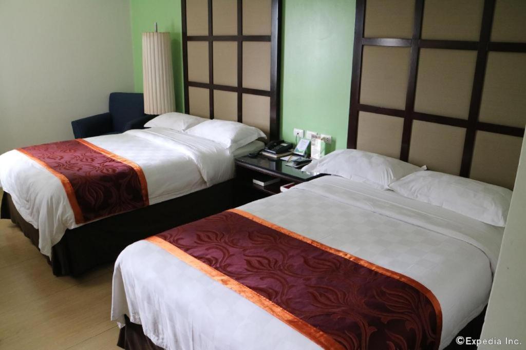 Avenue Suites Bacolod Esterno foto