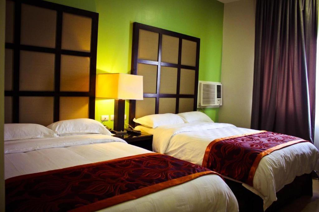 Avenue Suites Bacolod Esterno foto