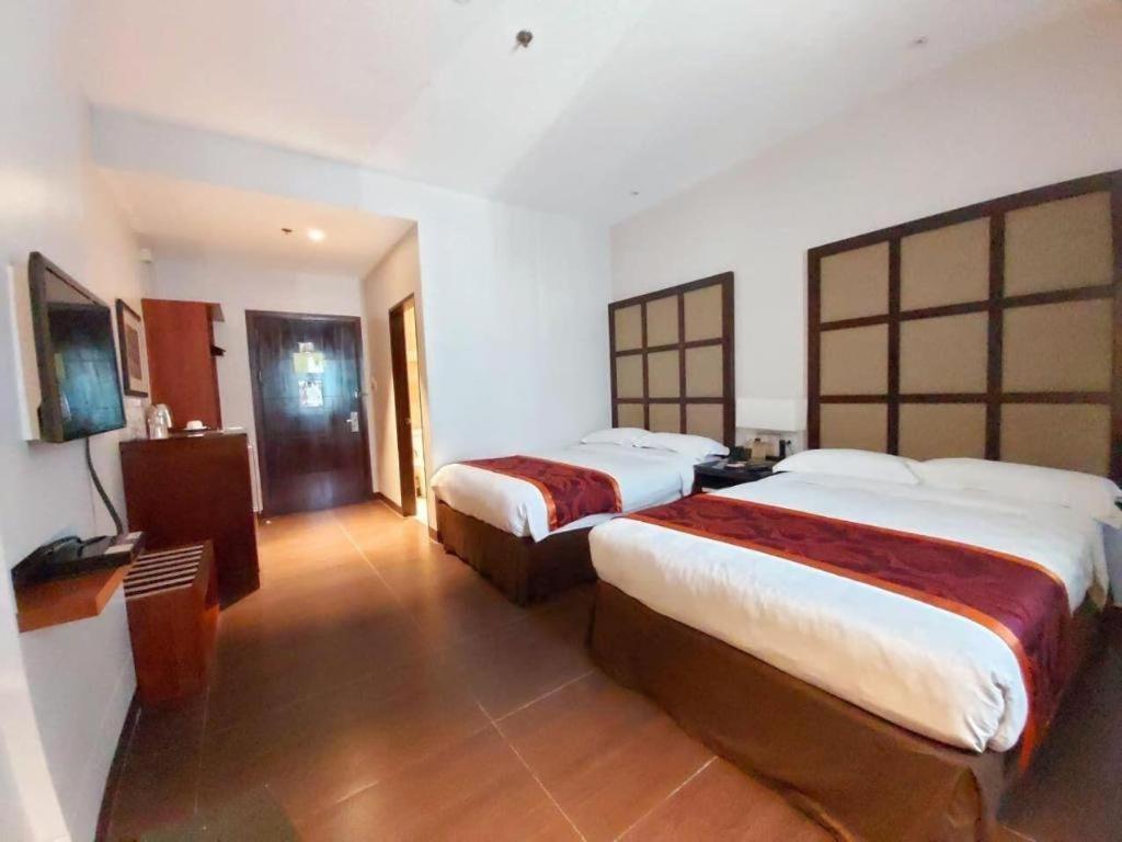 Avenue Suites Bacolod Esterno foto