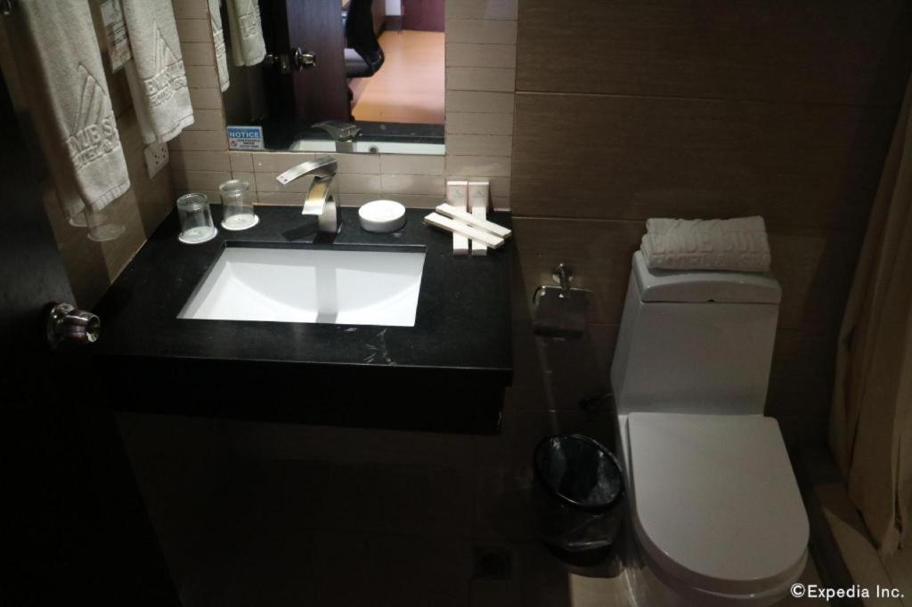 Avenue Suites Bacolod Esterno foto