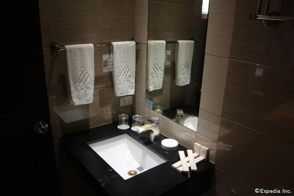 Avenue Suites Bacolod Esterno foto