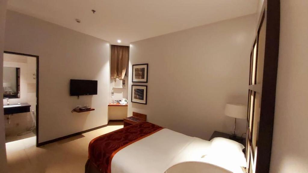 Avenue Suites Bacolod Esterno foto