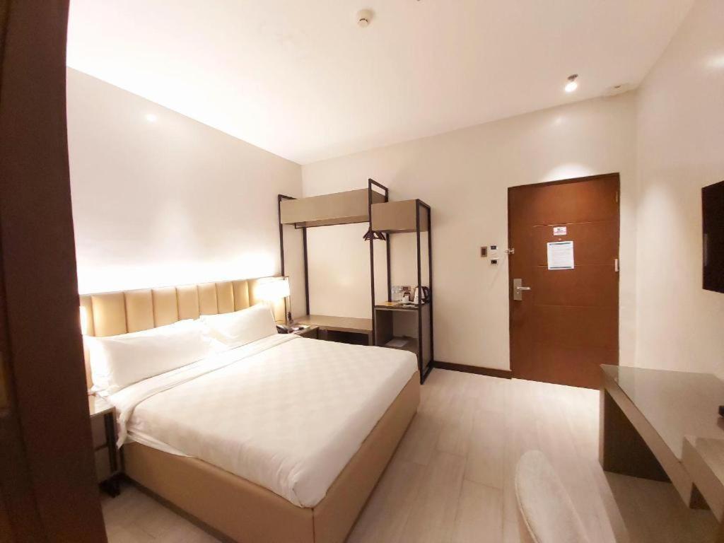Avenue Suites Bacolod Esterno foto