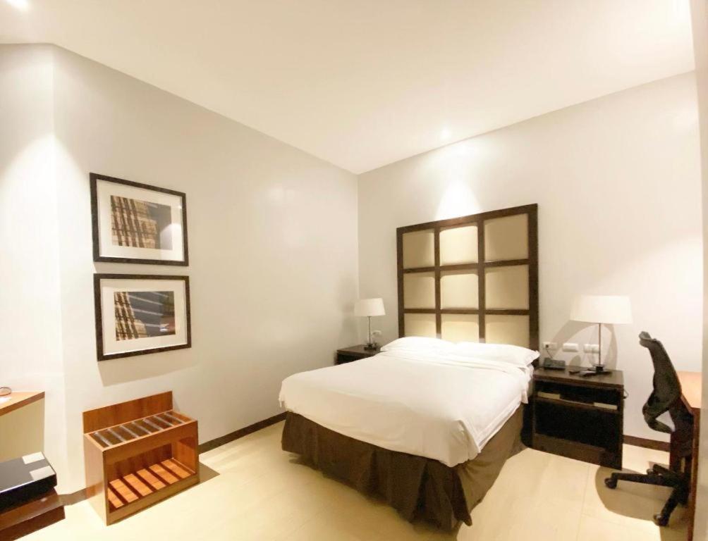 Avenue Suites Bacolod Esterno foto
