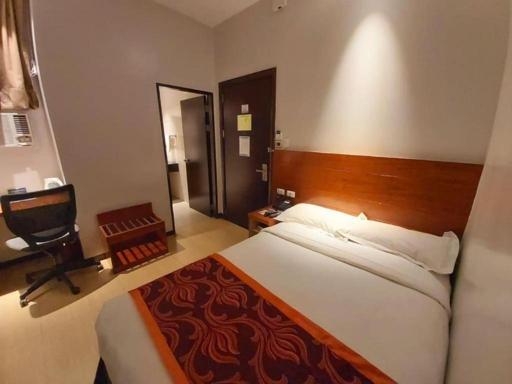 Avenue Suites Bacolod Esterno foto