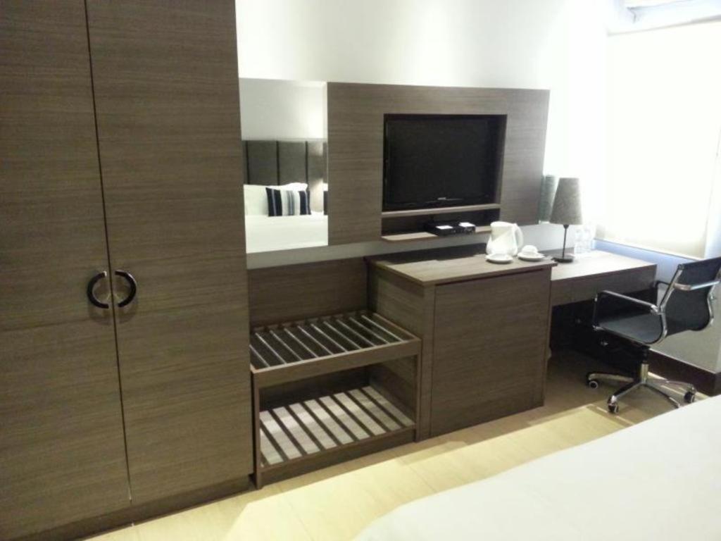 Avenue Suites Bacolod Esterno foto