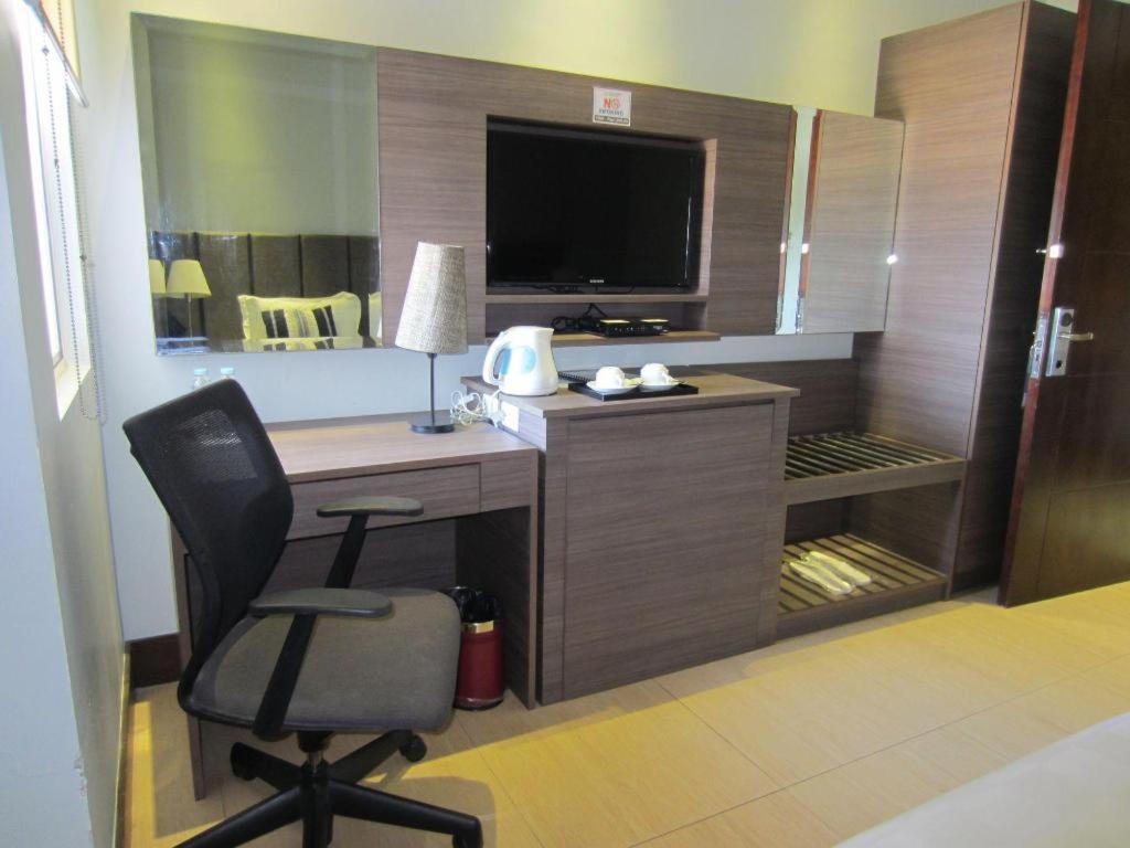 Avenue Suites Bacolod Esterno foto