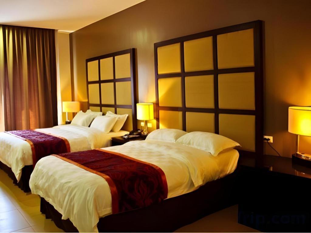 Avenue Suites Bacolod Esterno foto