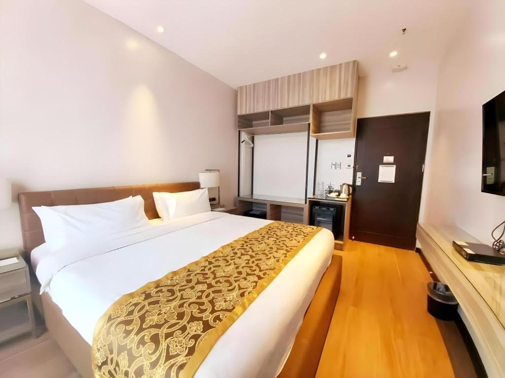 Avenue Suites Bacolod Esterno foto