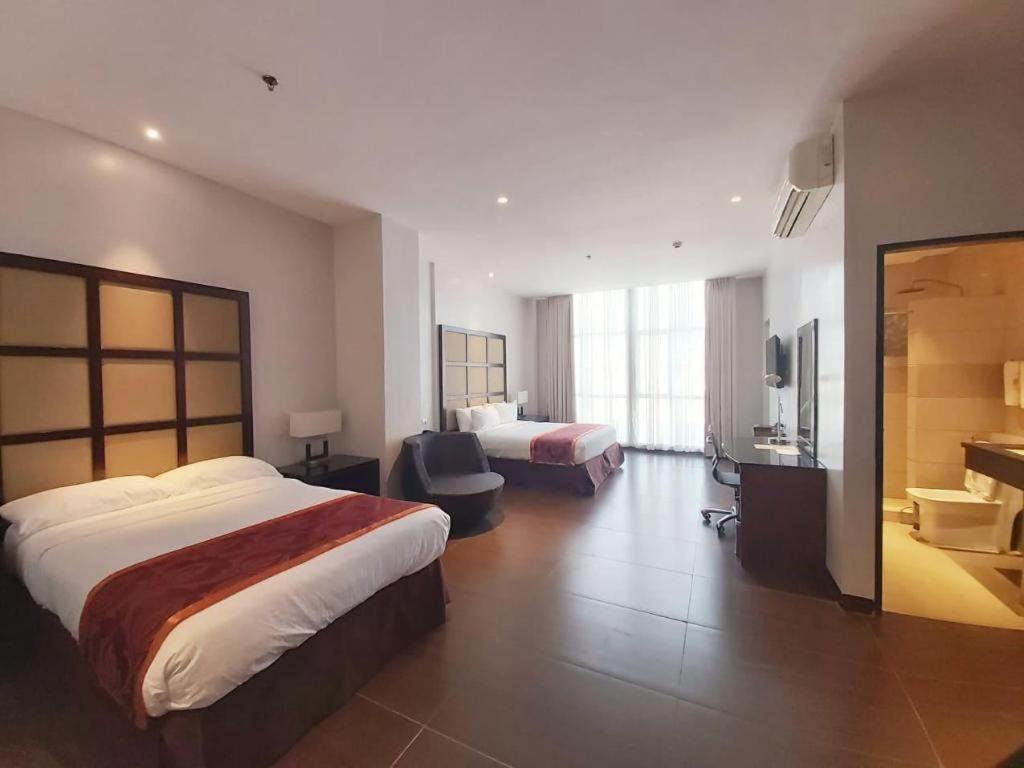 Avenue Suites Bacolod Esterno foto
