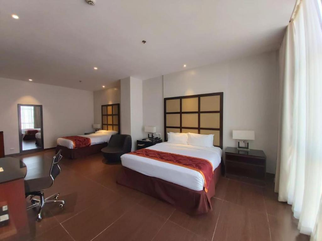 Avenue Suites Bacolod Esterno foto