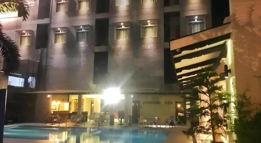 Avenue Suites Bacolod Esterno foto